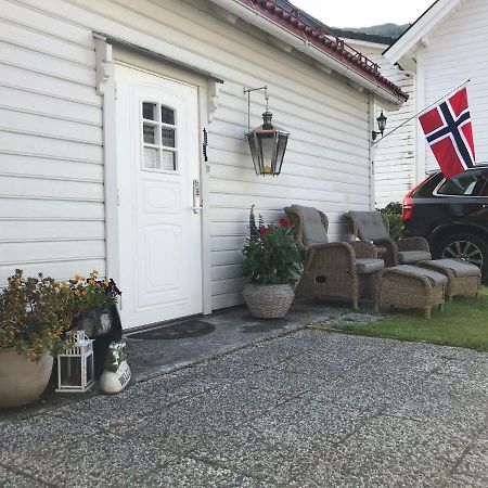 Koselig Landsbyhus I Nordfjord Nordfjordeid Extérieur photo